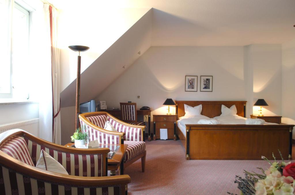 Hotel Gasthof Der Krug Stegaurach Quarto foto