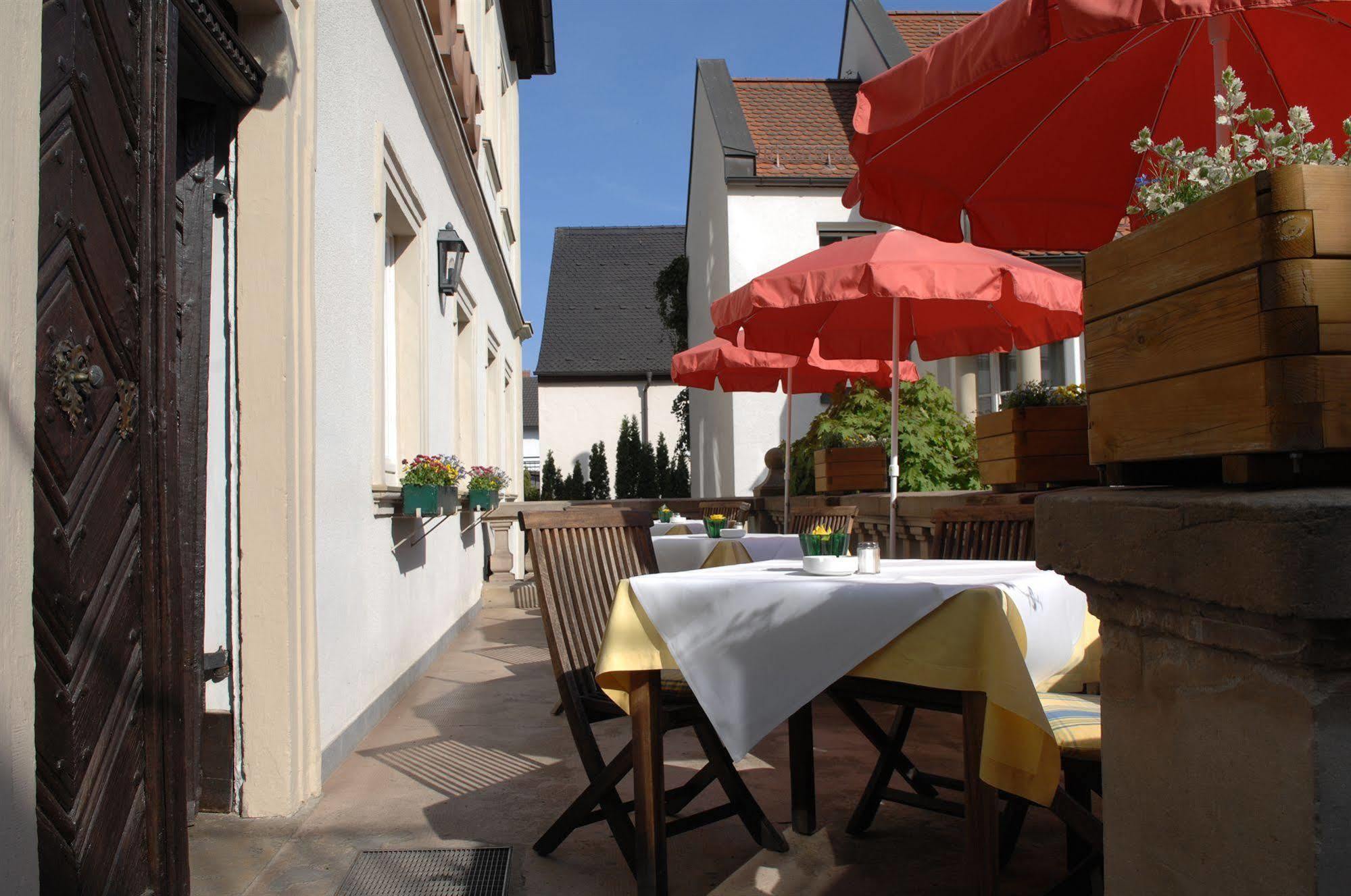 Hotel Gasthof Der Krug Stegaurach Exterior foto