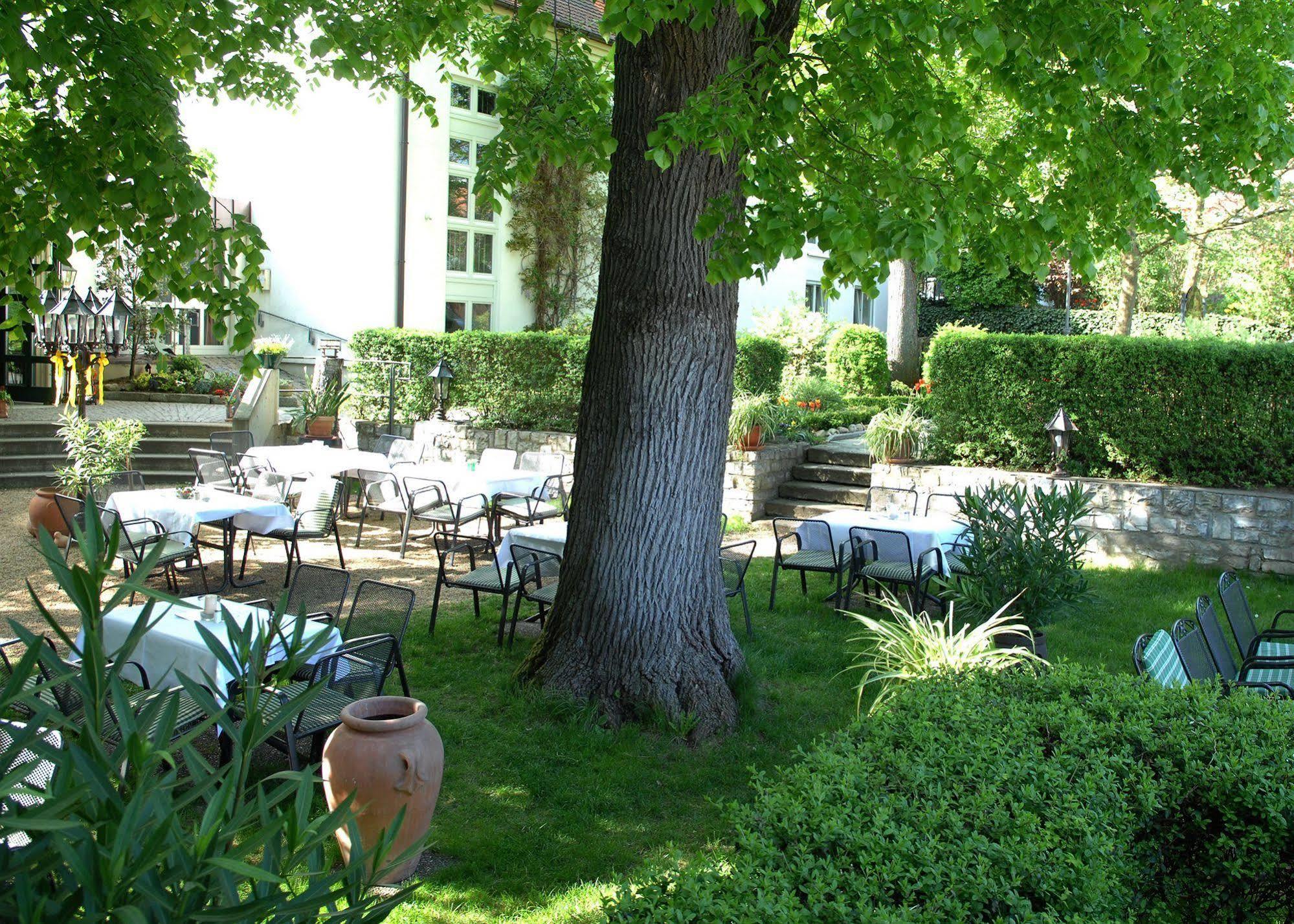 Hotel Gasthof Der Krug Stegaurach Exterior foto