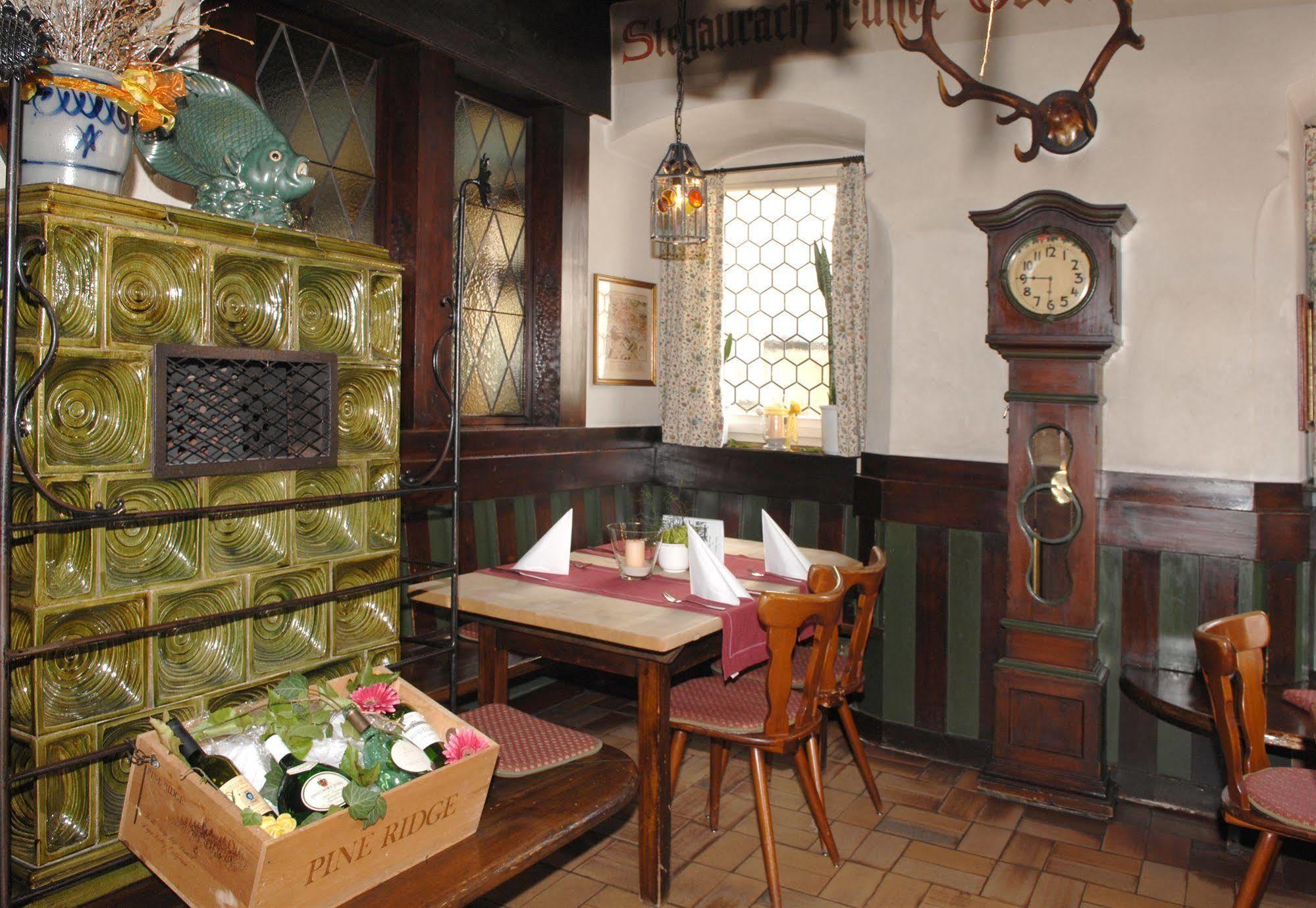Hotel Gasthof Der Krug Stegaurach Exterior foto