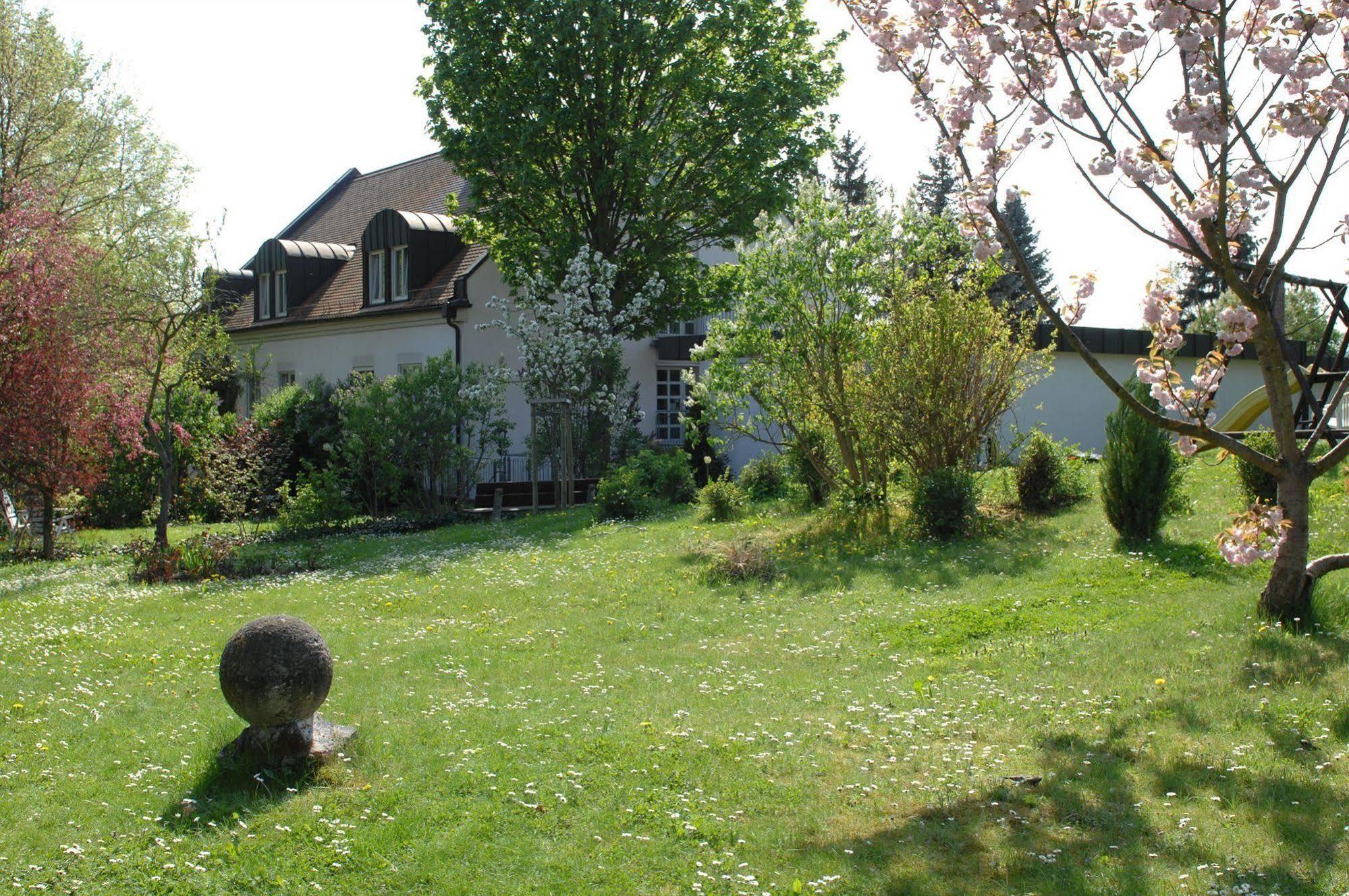 Hotel Gasthof Der Krug Stegaurach Exterior foto